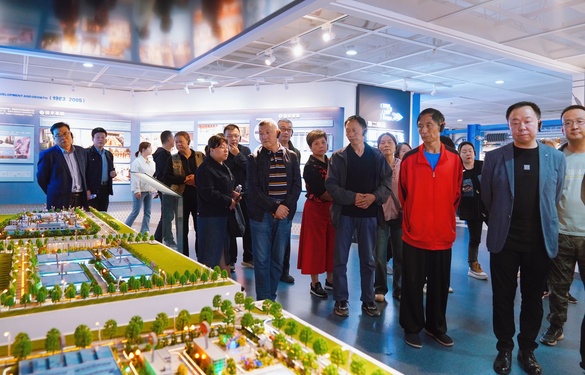 311730365561959792.jpeg 展厅 - 副本.jpg